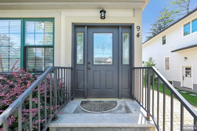 94 Westervelt Pl, Cresskill, NJ 07626