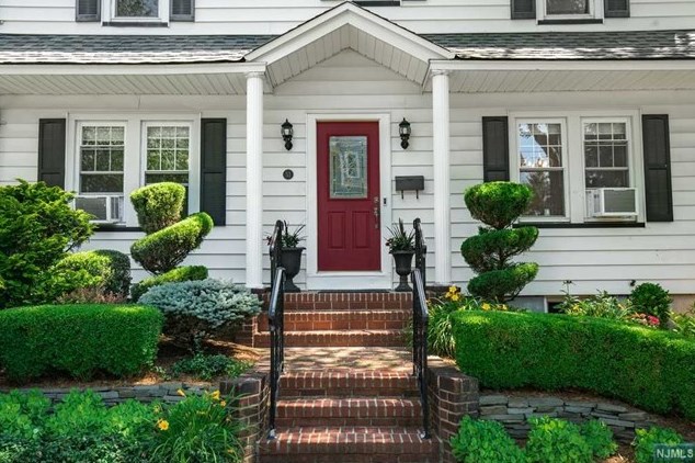 33 Garfield Pl, Rutherford NJ  07070-2455 exterior