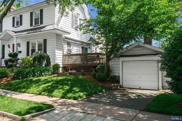 33 Garfield Pl, Rutherford, NJ 07070-2455