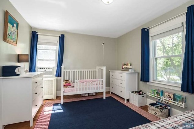 33 Garfield Pl, Rutherford NJ  07070-2455 exterior