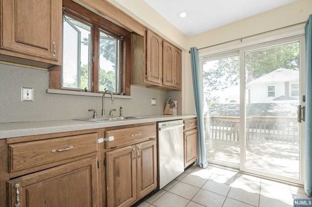 33 Garfield Pl, Rutherford NJ  07070-2455 exterior