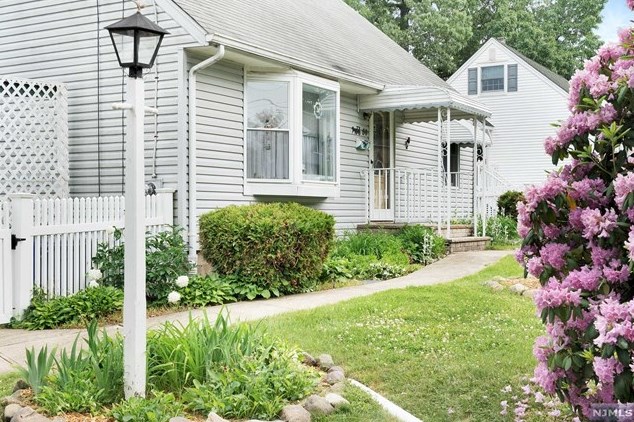 50 Westbrook Ave, Midland Pk, NJ 07432-1119
