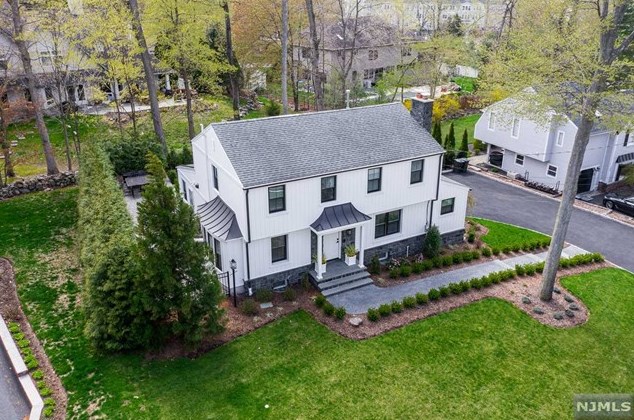 790 Ackerman St, Franklin Lakes, NJ 07417