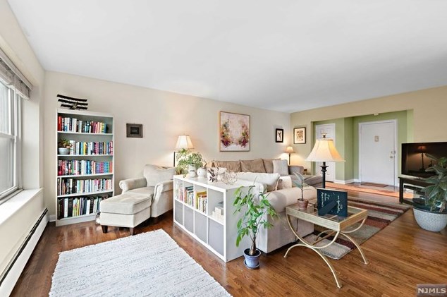 275 Hoym St #4h, West Fort Lee, NJ