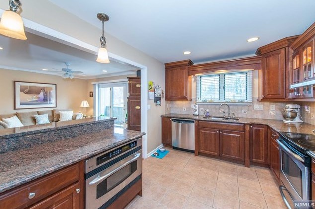 29 Espy Rd, West Caldwell, NJ 07006-4858