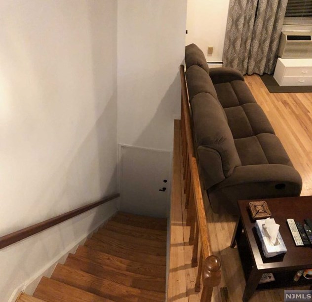 43 Manchester Ct, Wayne, NJ 07470-3392