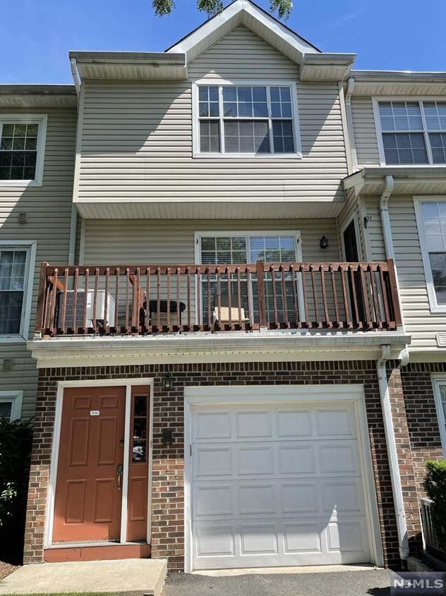 1536 Westgate Dr, West Fort Lee, NJ 07024-2167