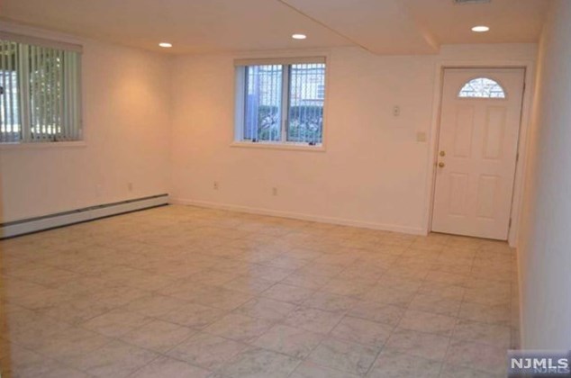 2452 Camner St # A, West Fort Lee, NJ
