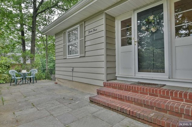 43 Timberlane Rd, Upper Saddle River, NJ 07458
