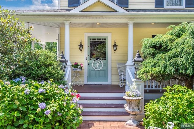 171 E Allendale Ave, Allendale, NJ 07401