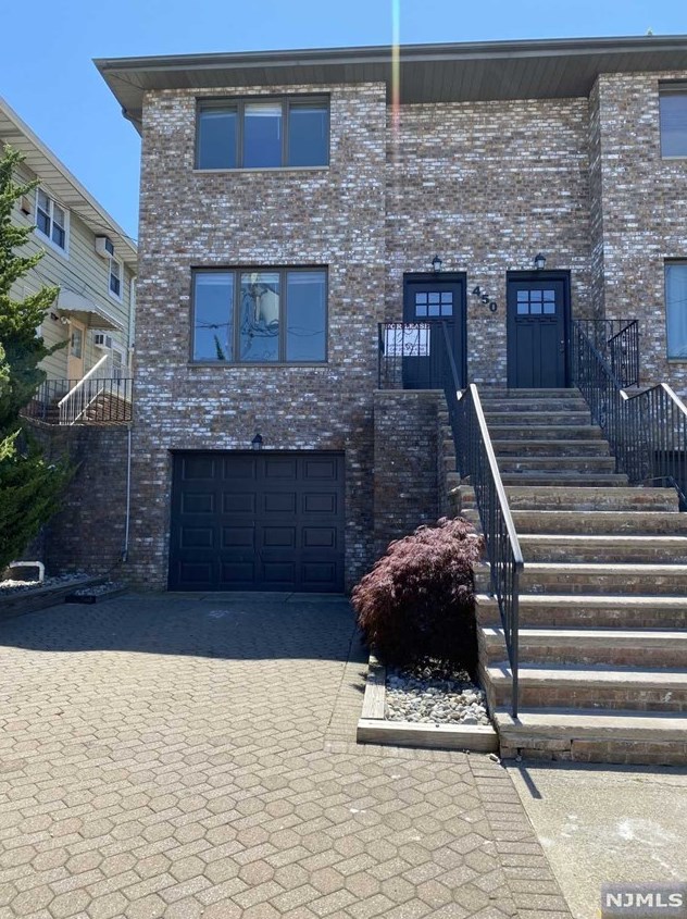 450 7th St, Palisades Park NJ  07650-2304 exterior