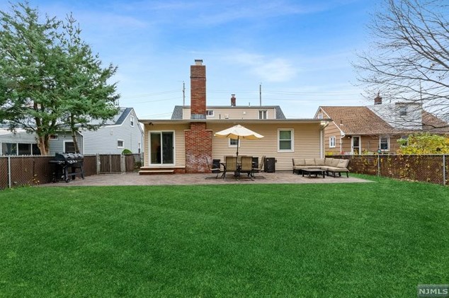 18 Donna Dr, Wood-Ridge, NJ 07075