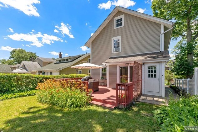 105 Daniel Ave, Rutherford NJ 07070-2718 exterior