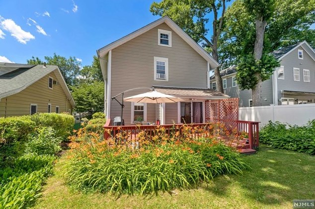 105 Daniel Ave, Rutherford NJ 07070-2718 exterior