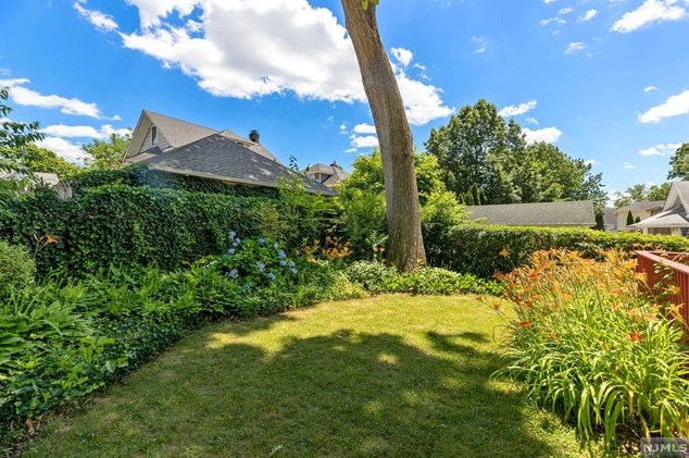 105 Daniel Ave, Rutherford NJ 07070-2718 exterior