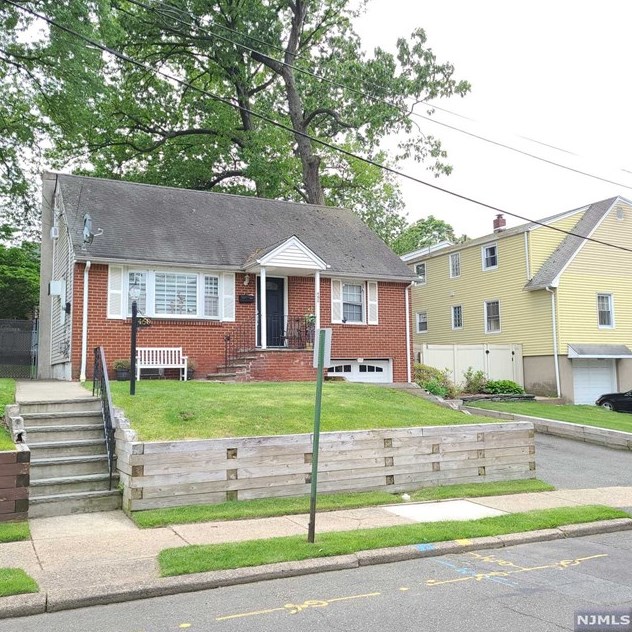 460 Lawrence St, Maywood, NJ 07607-1260