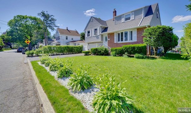 141 Broad St, Bergenfield, NJ 07621-2829