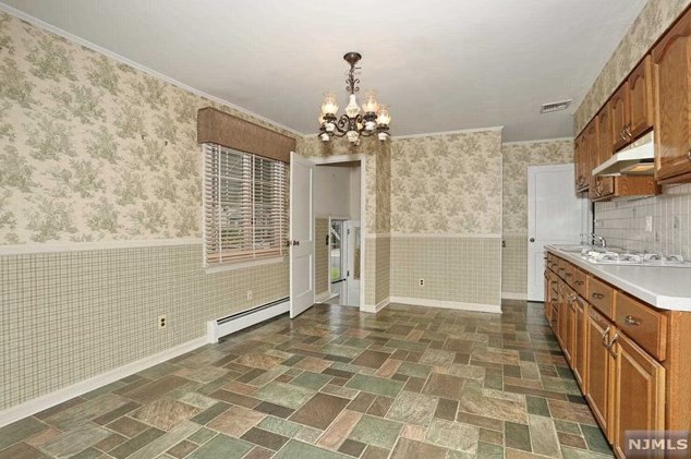 42 Washington Ave, Elmwood Park NJ  07407-2804 exterior