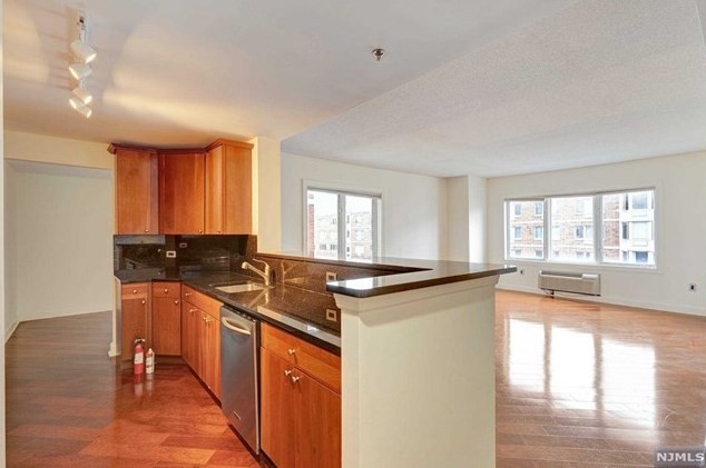 5312 City Pl #5312, Edgewater, NJ 07020