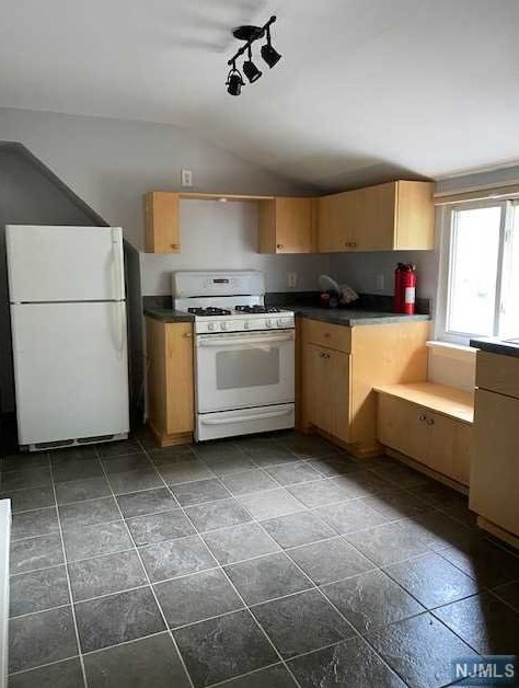 176 Lincoln Ave #2, Dumont, NJ 07628