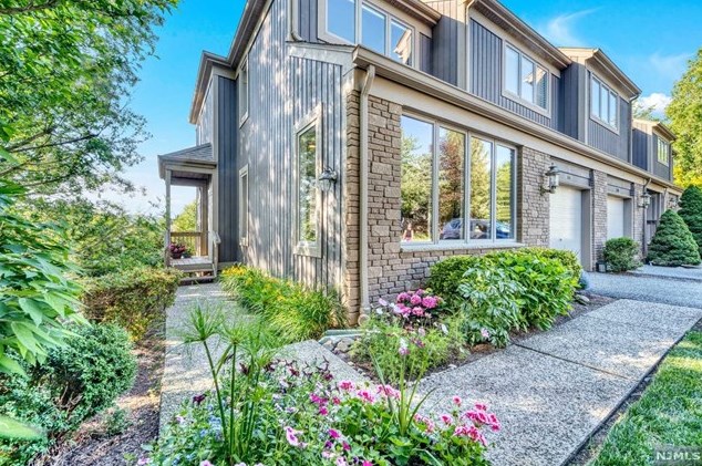 349 Ramapo Ln, Mahwah, NJ 07430