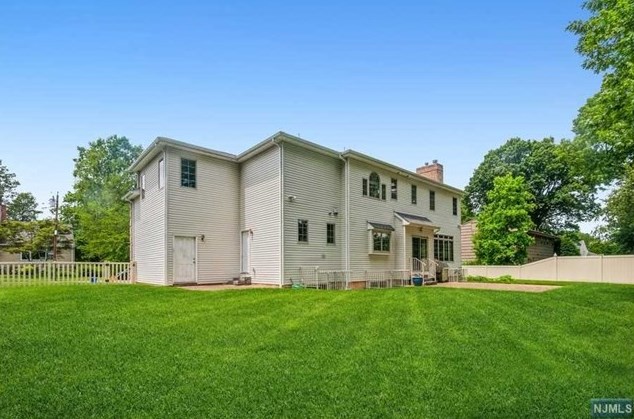 152 13th St, Cresskill, NJ 07626
