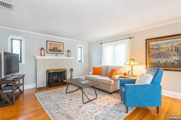 17 Haines Dr, Bloomfield, NJ 07003