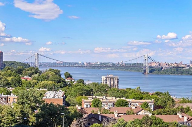 200 Winston Dr #907, Cliffside Park, NJ 07010