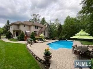 9 Mallard Rd, Mahwah, NJ 07430