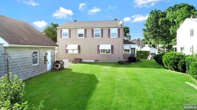 122 Cadmus Ave, Elmwood Park, NJ 07407-2500