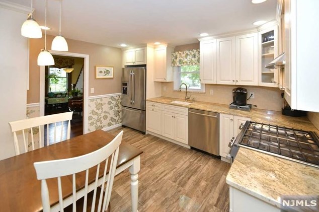 160 Washington Ave, Hillsdale NJ  07642-2818 exterior