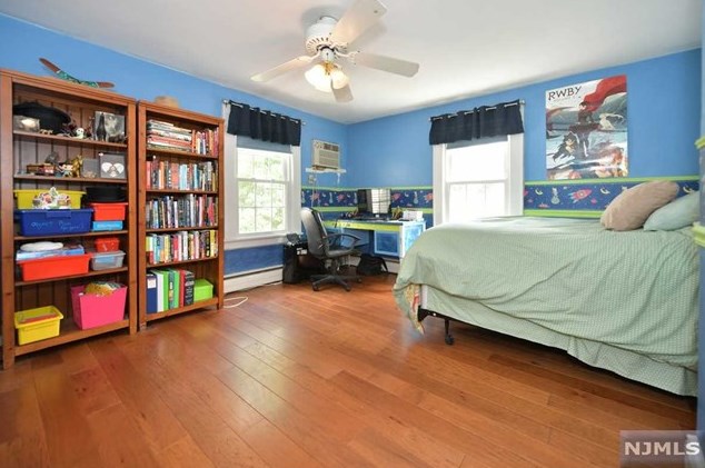 160 Washington Ave, Hillsdale NJ  07642-2818 exterior