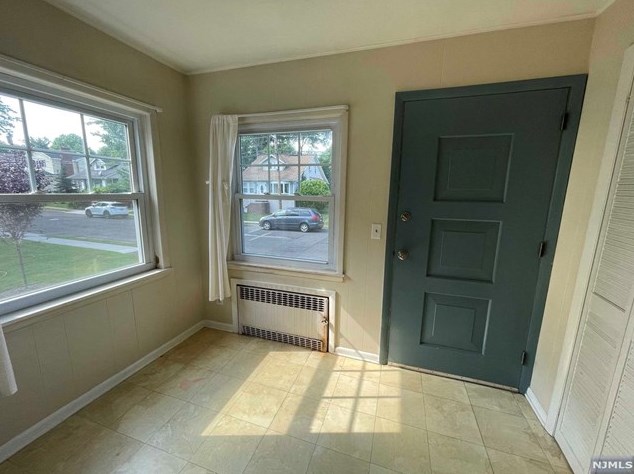 8 Lindley Ave, Tenafly NJ  07670-2817 exterior