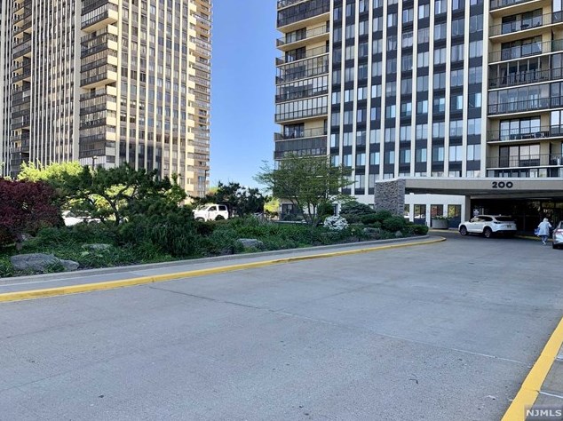 200 Winston Dr Apt 1512, Cliffside Park, NJ 07010