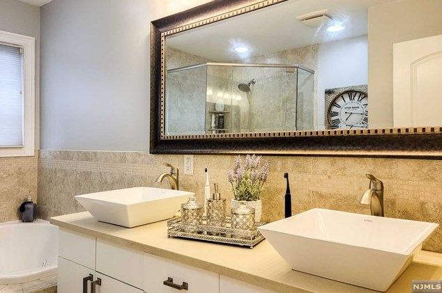 39 Shadyside Ave, Dumont, NJ 07628