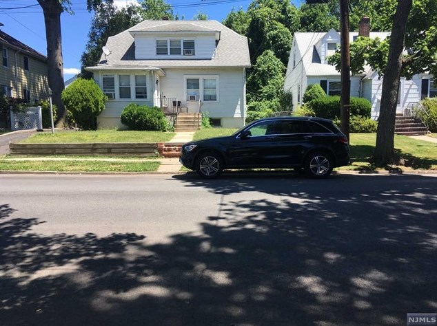 683 Maple Ave, Ridgefield, NJ 07657