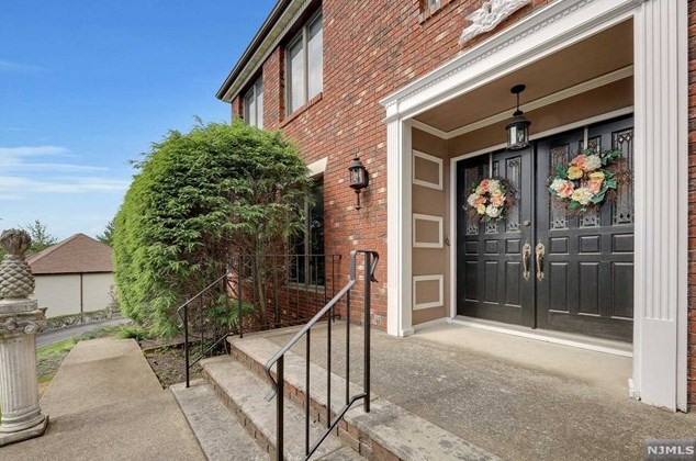 60 Ivy Pl, Wayne, NJ 07470