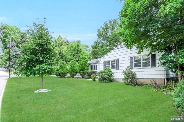 8 Blanche Ave, Demarest, NJ 07627