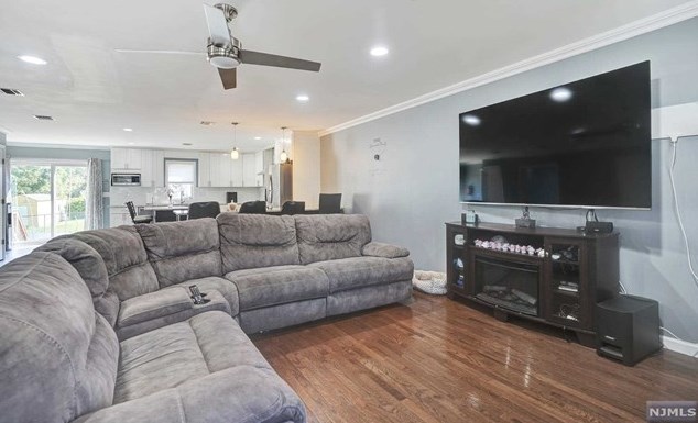 95 Arnot St, Lodi, NJ 07644-1611