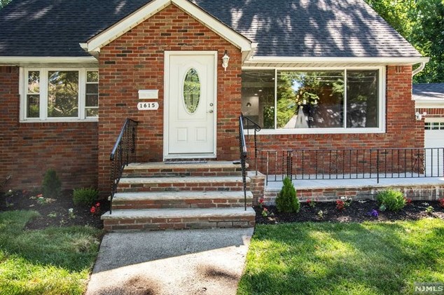 1615 Ardsley Ct, Teaneck, NJ 07666