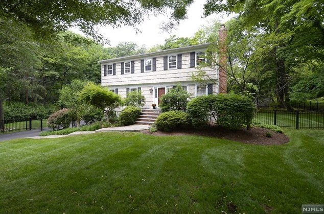 434 Heights Rd, Ridgewood, NJ 07450