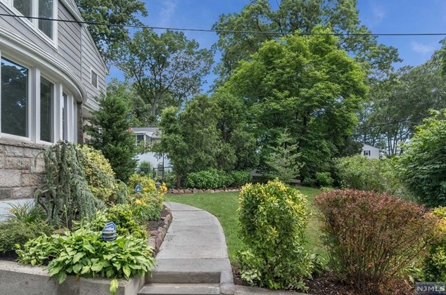 930 Ridgewood Blvd, Westwood, NJ 07676-4608