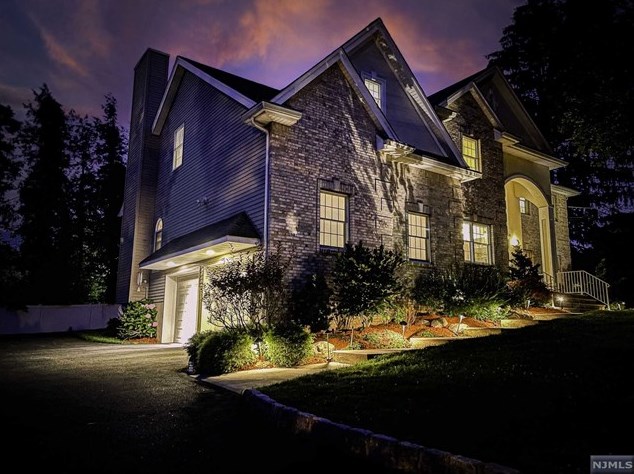 3 Johnsvale Rd, Park Ridge, NJ 07656