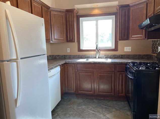 234 W Shore Rd, Harrington Park, NJ 07640