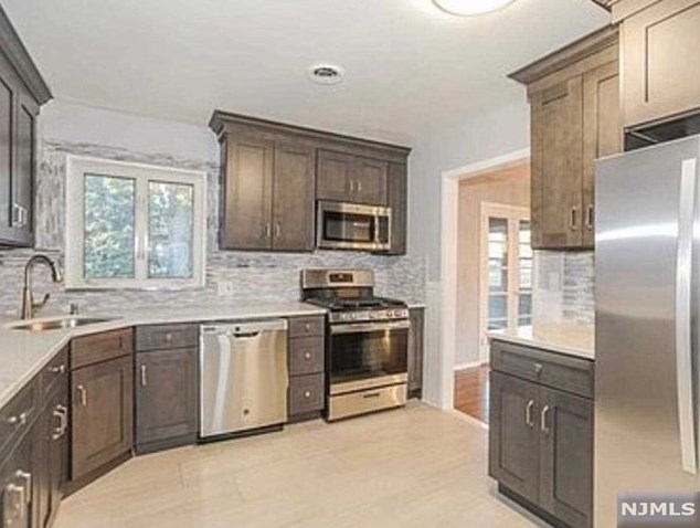 171 Elmwood Dr, Elmwood Park, NJ 07407-1714