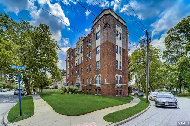 303 Hamilton Pl #d1, Hackensack, NJ 07601