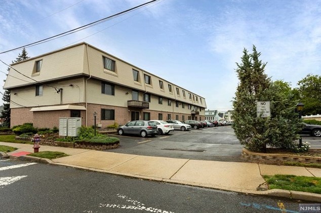 846 Riverside Ave #207, Lyndhurst, NJ 07071