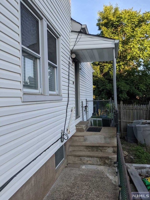 10 Hodges Pl, Paterson, NJ 07508