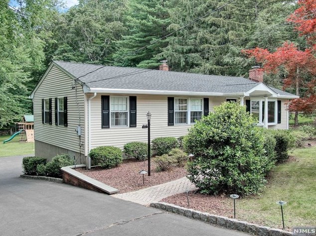 260 Spring Valley Rd, Park Ridge, NJ 07656