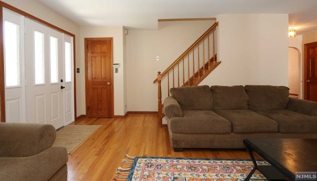15 Huntting Dr, Dumont, NJ 07628
